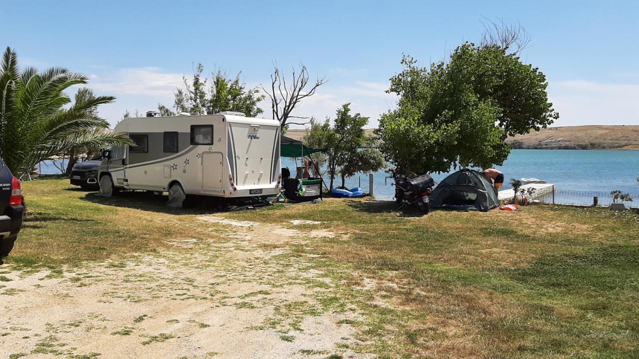 Camp Pere Hotel Паг Екстериор снимка