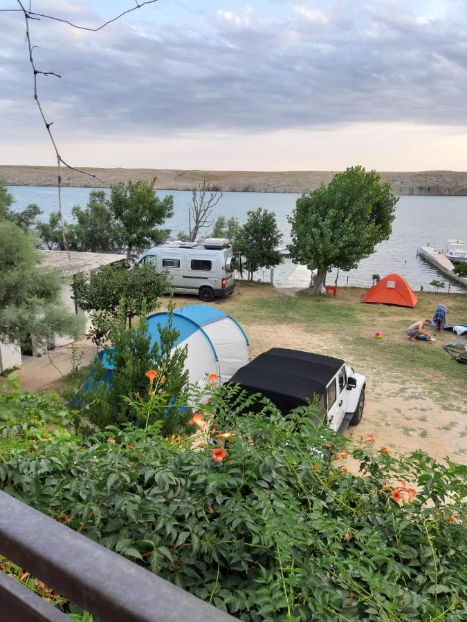 Camp Pere Hotel Паг Екстериор снимка